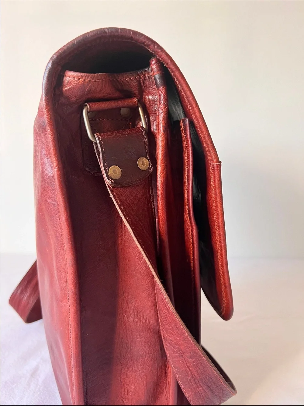 Vintage Genuine Full Grain Leather Messenger Crossbody Bag Rustic Brown